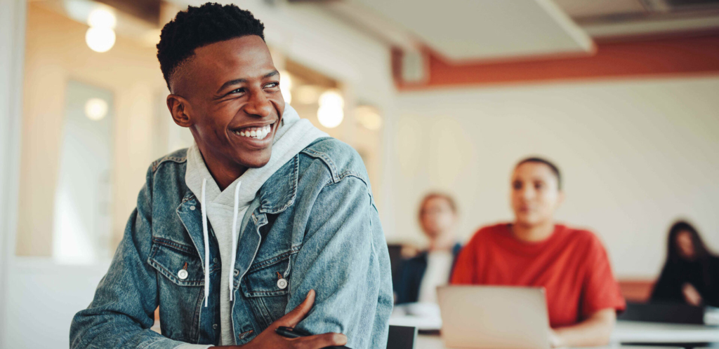 Étudiant heureux au cégep